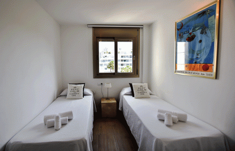 Bon-Viure-Kate-Moss-Ibiza_09